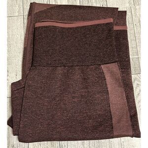 Victoria's Secret Pink Size Medium Luscious Plum Seamless Work Out Tight Legging